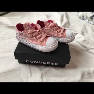 Toddler girls converse NWB
